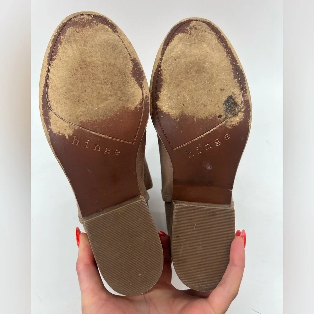 Hinge Barris Lea Gray Taupe Suede Ankle Booties Block Heel Size 8 Eight - Picture 8 of 10